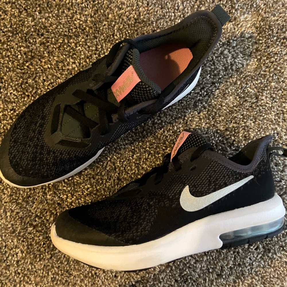 Nike, 2.5, Black with Silver nike sign, pink details